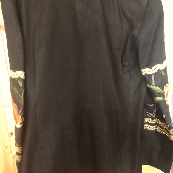 Linen black blazer with gold sleeve details - Picture 5 of 7